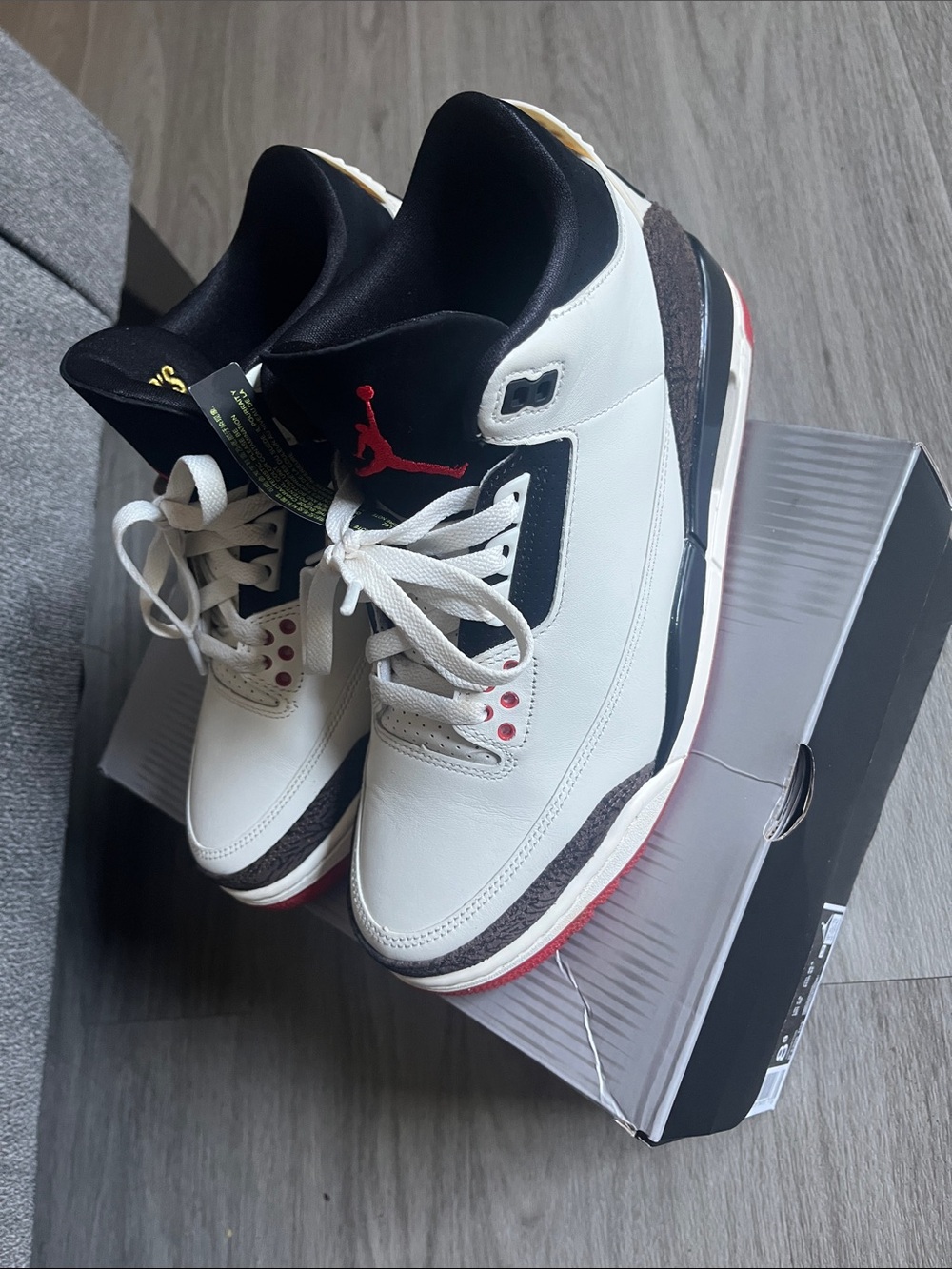 Jordan Men’s White Black Red Retro Low-Top Sneakers